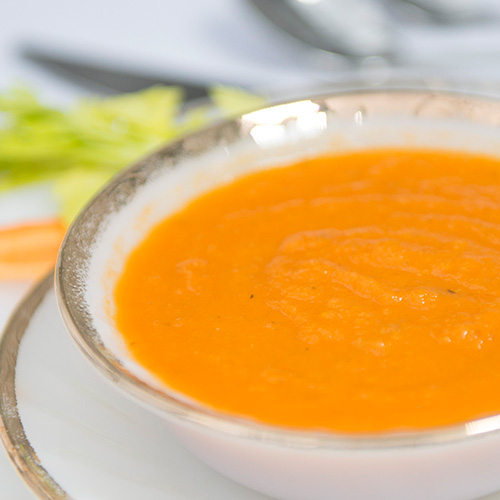 Thick carrot soup as a puree